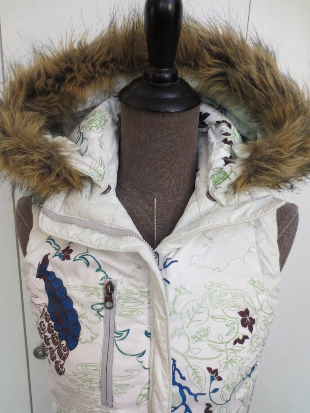 Columbia Titanium Puffer Vest Hooded Fur Trim Reversible Mint Green Ice White XS